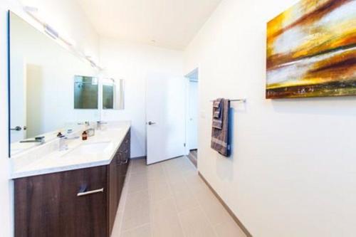Maya - bathroom2