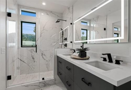Skye Curson - bathroom